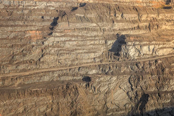 Montaña Con Camino Que Pasa Por Ella — Foto de Stock