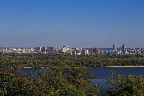 Panorama Einer Großstadt Mit See — Stockfoto