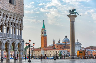 Piazza San Marco,Venedik Doges Palace Palazzo Ducale gündoğumu görünümü, İtalya.