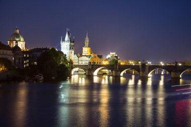 Pargue Charles Köprüsü Gece Yansımaları Nehir Işıkları