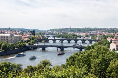 Mountain Skyview 'den Prag Panorama Charles Bridge nehri