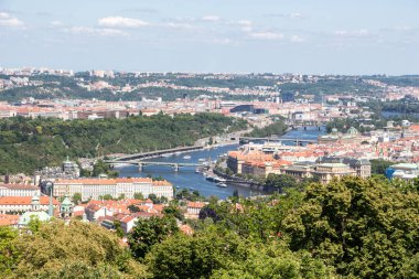 Mountain Skyview 'den Prag Panorama Charles Bridge nehri