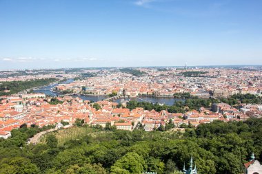 Mountain Skyview 'den Prag Panorama Charles Bridge nehri