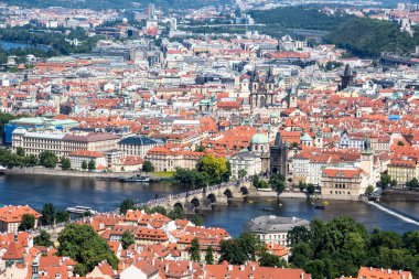 Mountain Skyview 'den Prag Panorama Charles Bridge nehri