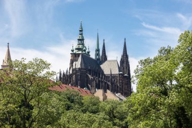 Prag şatosu güneşli manzara eski kasaba