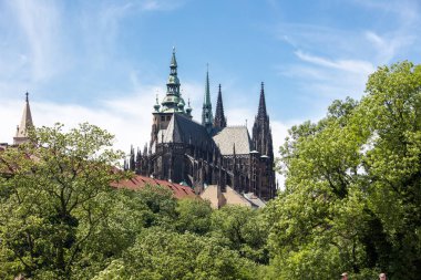 Prag şatosu güneşli manzara eski kasaba