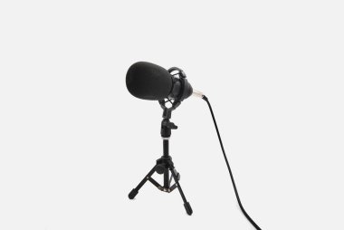 Radyo, podcast, haber veya müzik için yayın mikrofonu