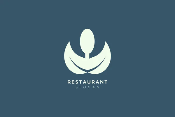 带有勺子 叶子和叉子的餐厅标识的矢量设计 餐馆产品标签 — 图库矢量图片