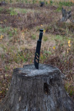 Cadılar Bayramı Korkunç bir maskeye saplanmış bir bıçak