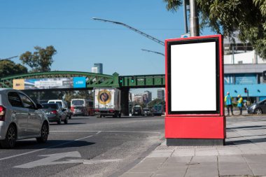 Model Cartelera de la ciudad en blanco con espacio de copia
