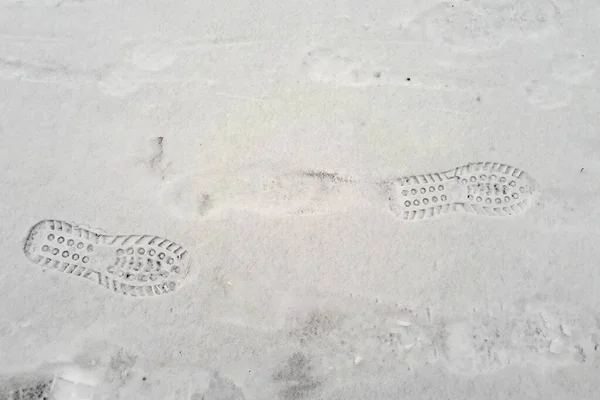 Menselijke Voetafdrukken Eerste Sneeuw Uitzicht Van Bovenaf — Stockfoto