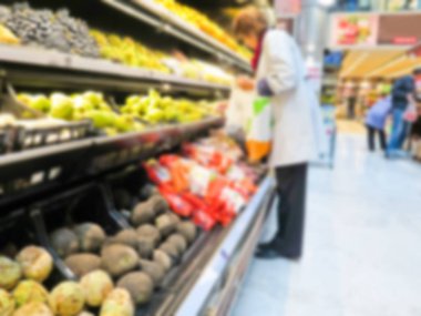 süpermarket mağaza bulanık görüntü. Arka plan. Hipermarket. pencereleri ile dükkan. ayakkabı ve gıda ürünleri satın alma