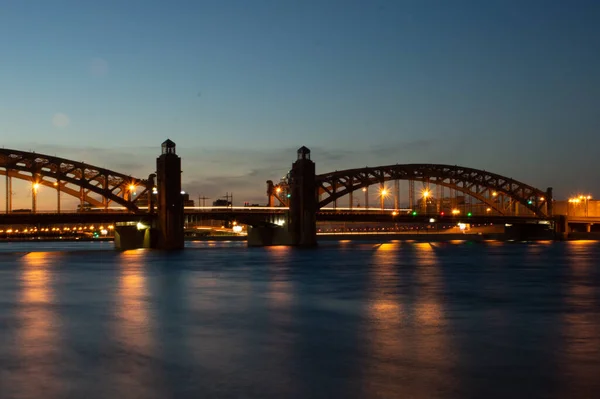 Ponte Cidade Noturna Com Luzes — Fotografia de Stock