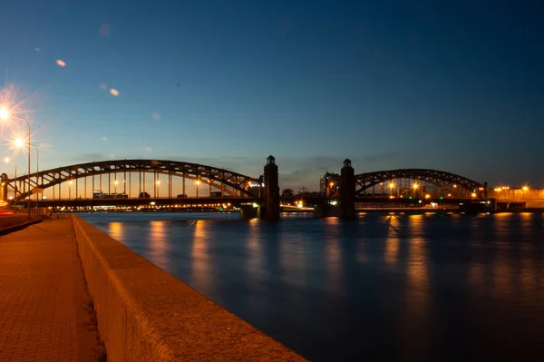 Puente Ciudad Nocturna Con Luces — Foto de Stock