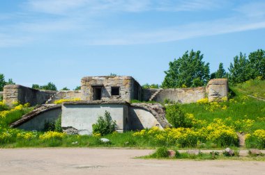 Parktaki eski terk edilmiş kale. 