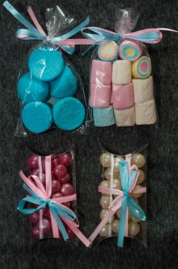 Kurdeleli tatlı hediye kutusu