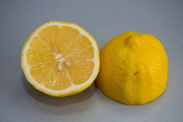 Свіжий Жовтий Лимон Білому Тлі — стокове фото