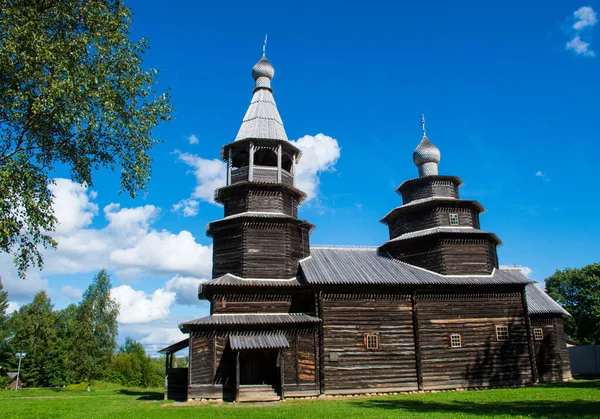 Velikiy Novgorod 'daki müzedeki eski ahşap kilise.