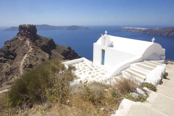 Küçük Merovigli Skaros önünde Santorini'de kilisede