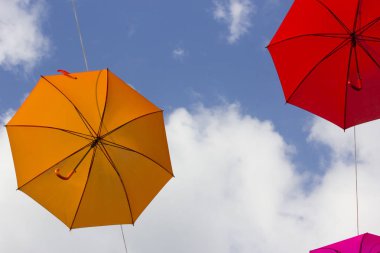 Renkli ve açık şemsiye süs Cenova şehir