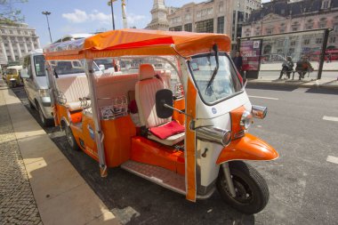 Tuk Tuk A tipik Lizbon taşıma turistlere çok hoş geldiniz anlamına gelir