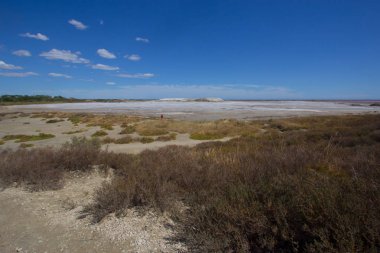 Camargue Fransa 'da Giraud kırmızı tuz tava 