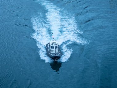 Cenova limanında pilot tekne