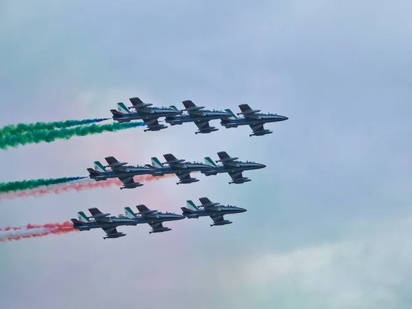 프레체 Frecce Tricolore 알려진 이탈리아군의 항공기가 하늘에서 — 스톡 사진