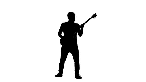 Silhueta Baixo Guitarrista Tocando Joelhos — Vídeo de Stock