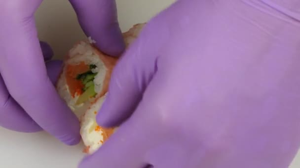 Koken Zorgvuldig Zet Stukken Rollen — Stockvideo