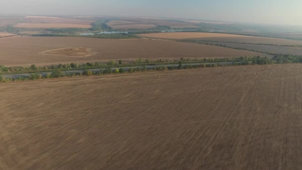 Campo Coltivato Vista Aerea Vicino All Autostrada — Video Stock