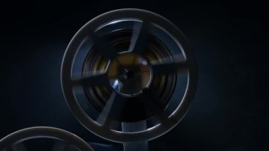 Dönen makaralı film projektör odası dolu 