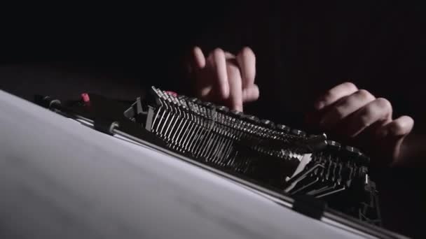 Guionista Una Máquina Escribir Escribe Guion — Vídeos de Stock