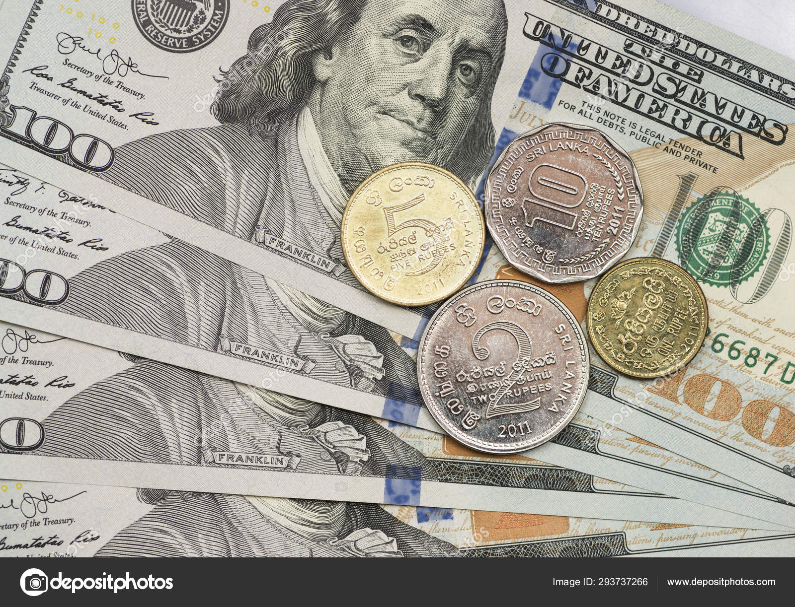 斯里兰卡卢比硬币在美元钞票之上——图库图片© andrey_lobachev #293737266