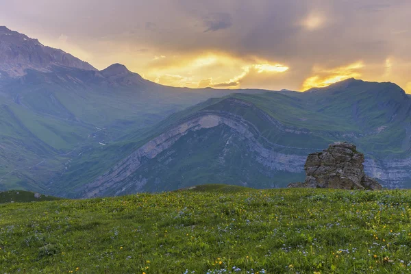 Letní Západ Slunce Horách Ázerbájdžánu — Stock fotografie