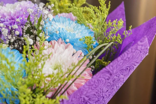 Farklı renk krizantem gelen buket