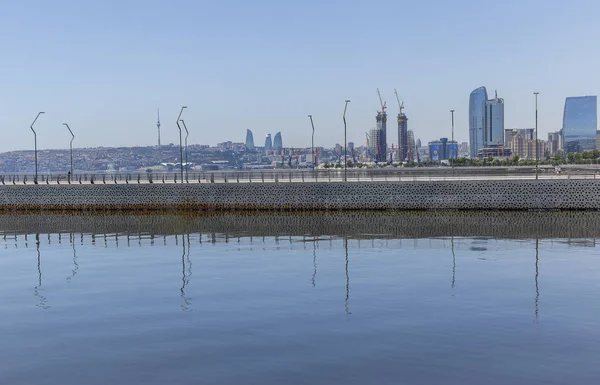 Reflejo Edificios Mar Caspio Bakú — Foto de Stock