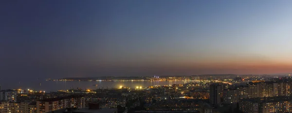 Panorama van Bakoe bij zonsondergang van de dag — Stockfoto