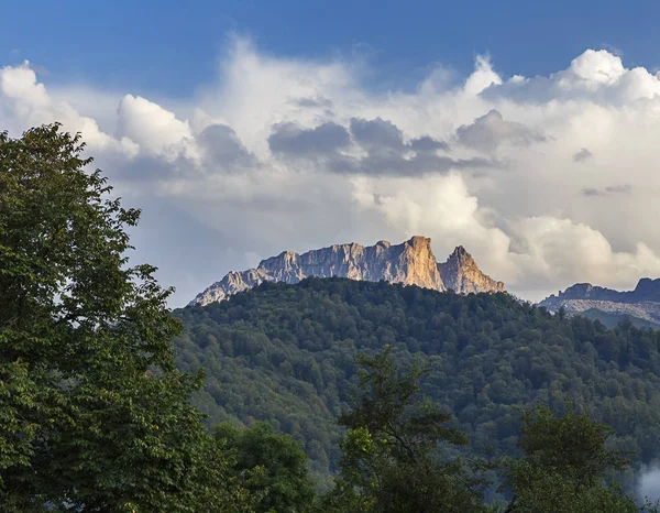 Montaña Kapaz al atardecer del día — Foto de Stock