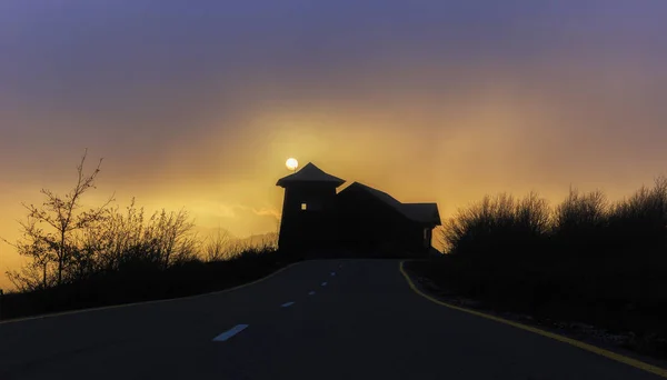 Puesta de sol en las montañas en otoño — Foto de Stock