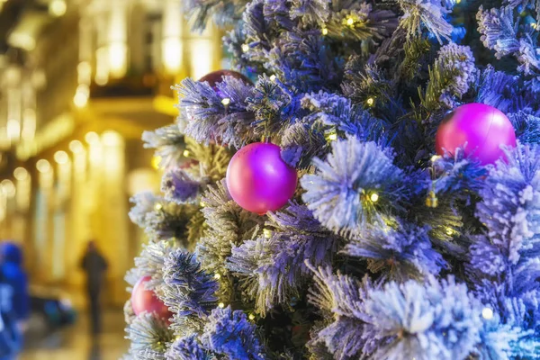 Bir Noel Ağacına Asılı Noel Oyuncaklar — Stok fotoğraf