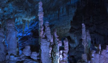 Kutaisi Prometheus mağarada Stalactytes