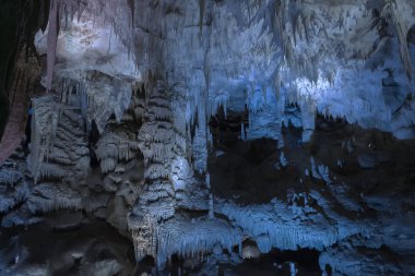 Kutaisi Prometheus mağarada Stalactytes