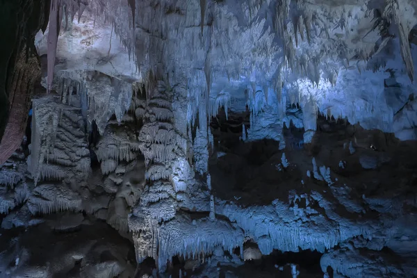 Kutaisi Prometheus mağarada Stalactytes