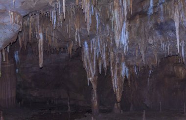 Kutaisi Prometheus mağarada Stalactytes