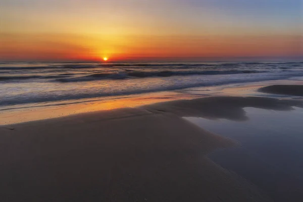 해가 떠오르는 해변 — 스톡 사진