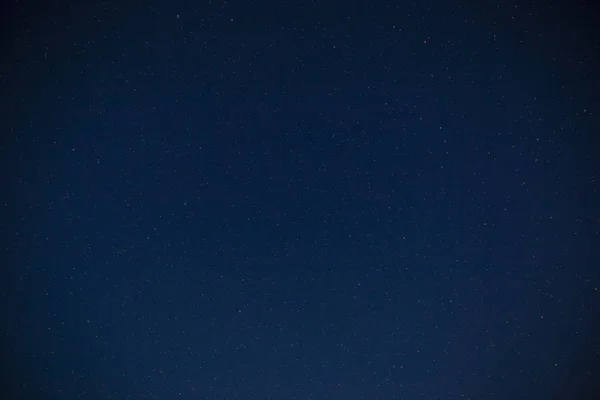 De schoonheid van de sterrenhemel in de bergen — Stockfoto