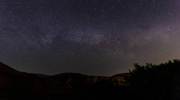 Panorama de la Vía Láctea en las montañas — Foto de Stock