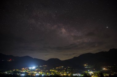 Köy Lagich üzerinde Gece
