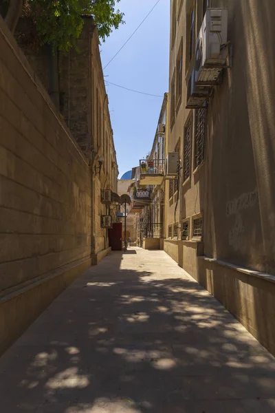 Wąskie uliczki w starym mieście-Twierdza w Baku — Zdjęcie stockowe